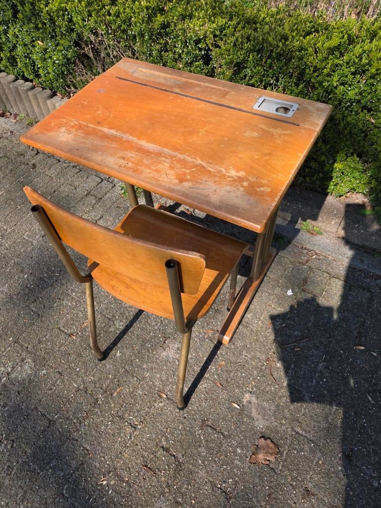 Oud schoolbureau met stoeltje, Ophalen, Gebruikt, Tafel(s) en Stoel(en)