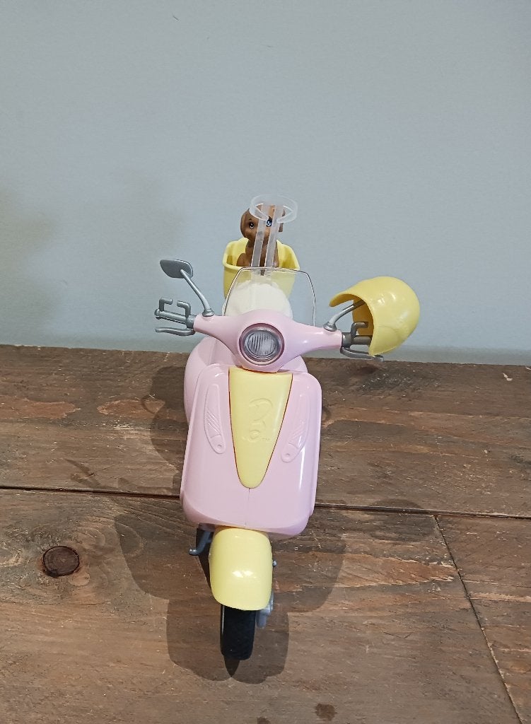 Barbie scooter, Kinderen en Baby's, Ophalen of Verzenden, Zo goed als nieuw, Barbie