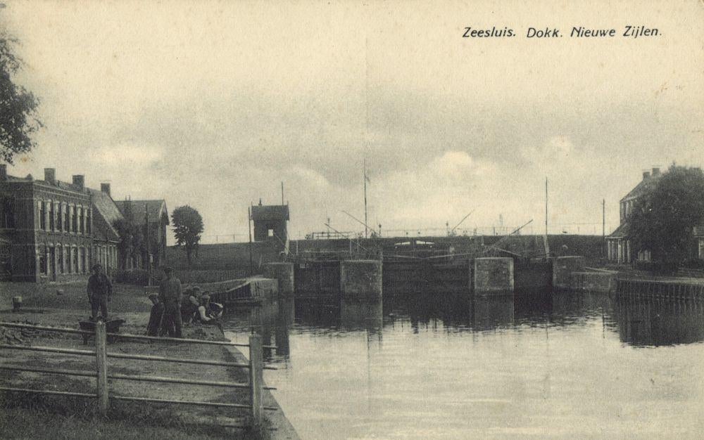 Dokkumer Nieuwe Zijlen, Zeesluis (1910s) Ansichtkaart, Ophalen of Verzenden, Voor 1920, Ongelopen, Friesland