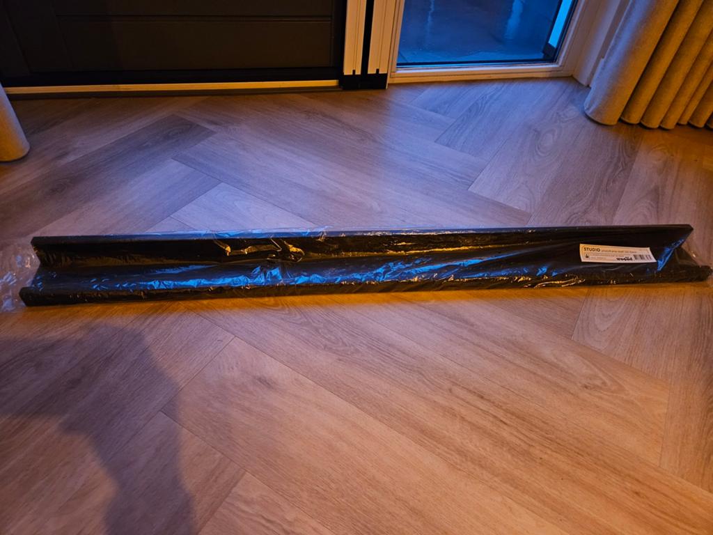 Zwarte wandplank van Woood, Ophalen, Nieuw