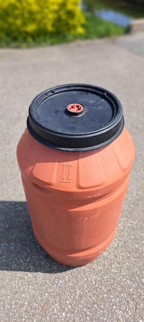 220 liter vat/drum met draaideksel/regenton, EU, Kunststof, Gebruikt, Met kraantje
