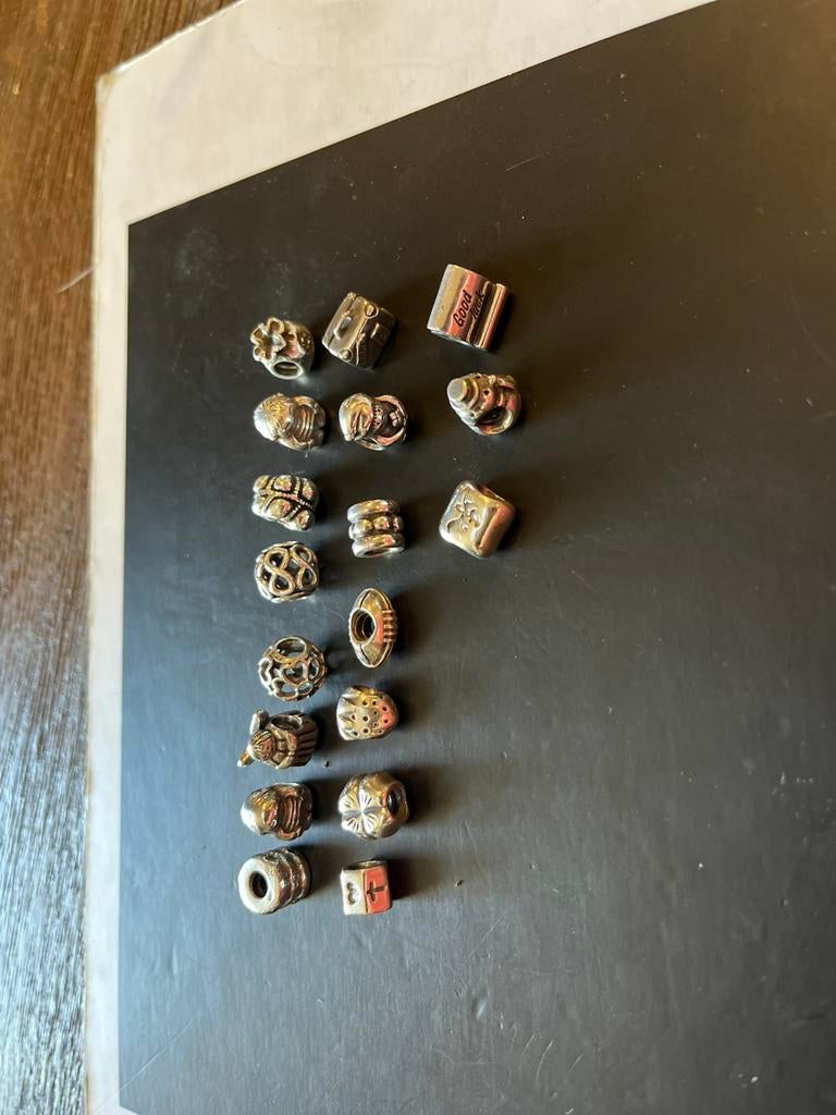 Pandora bedels aanbieding., Pandora, Ophalen of Verzenden, Zo goed als nieuw, 4 bedels of meer