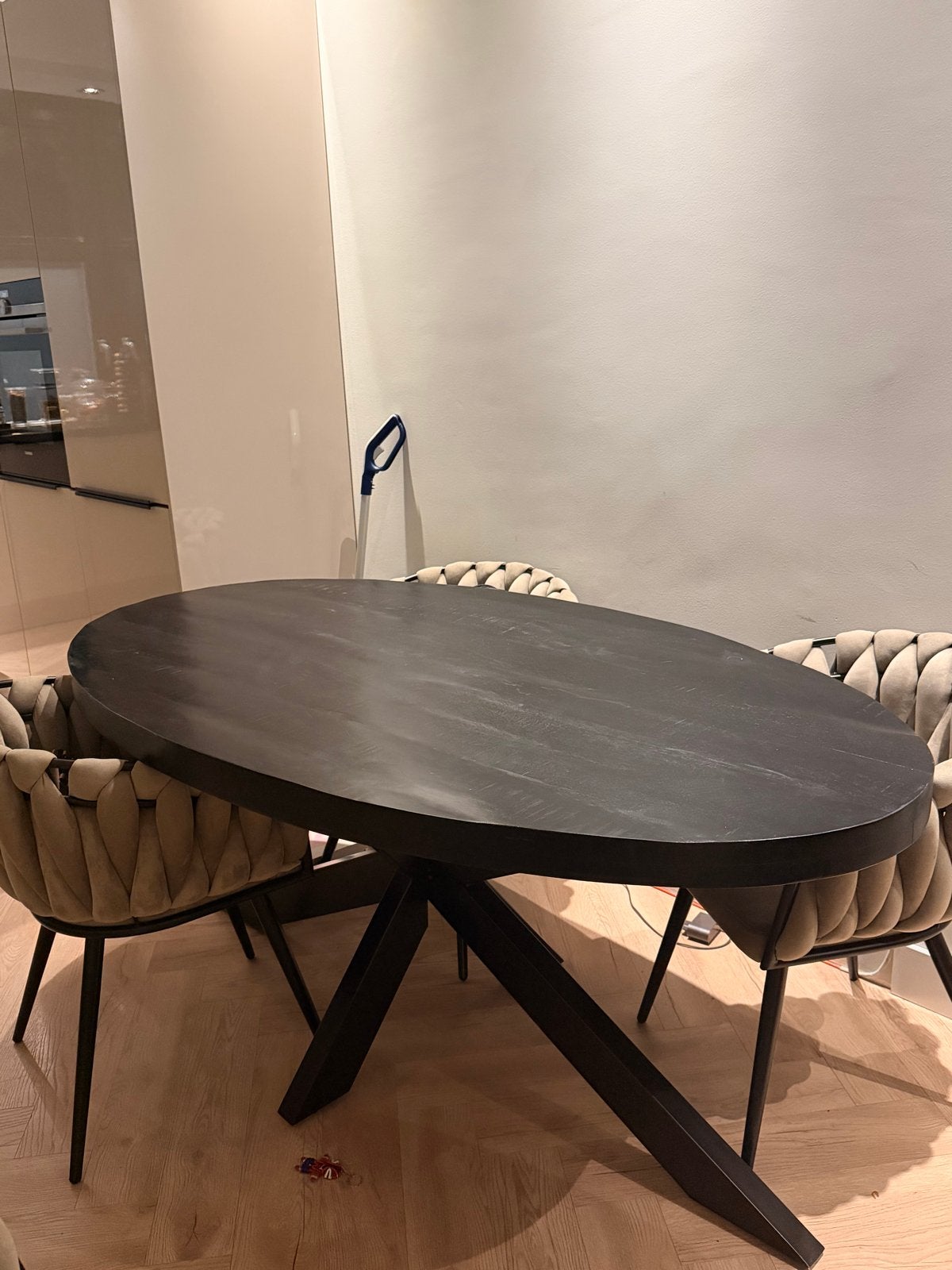 Mango houten eettafel zwart 180 cm, Gebruikt, Ophalen of Verzenden, 150 tot 200 cm, Ovaal