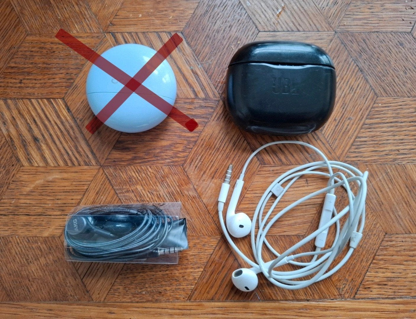 JBL Tune 125tws doosje/case + AKG & APPLE oordopjes, Overige merken, Draadloos, Nieuw, Ophalen of Verzenden