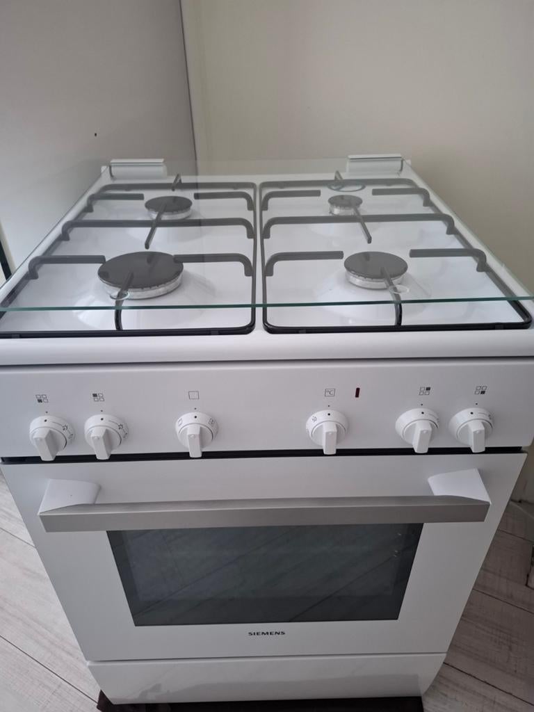 Siemens Vrijstaand Gasfornuis met Oven - Zo goed als nieuw, Ophalen, 60 cm of meer, Grill, 4 kookzones