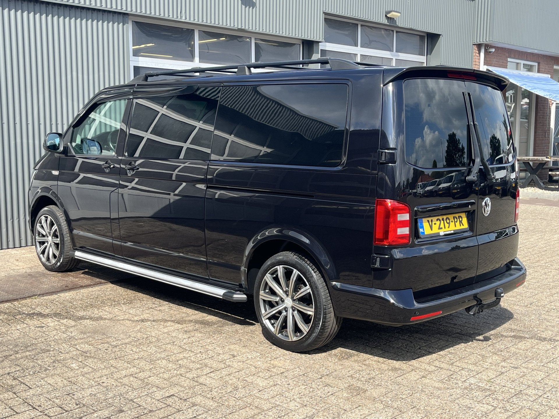 Volkswagen Transporter 2.0 TDI L2H1 DC 2x elektrische schuif, Gebruikt, 4 cilinders, Zwart, Bedrijf