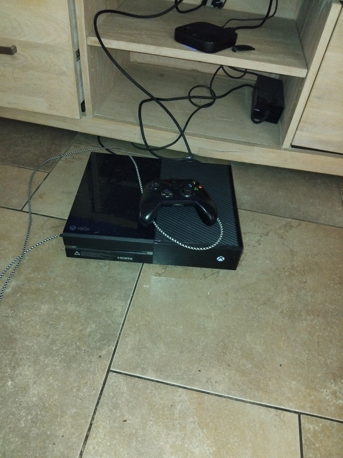 Xbox One met Day One controller, Spelcomputers en Games, Spelcomputers | Xbox One, Ophalen, Gebruikt, Met 1 controller, Xbox One
