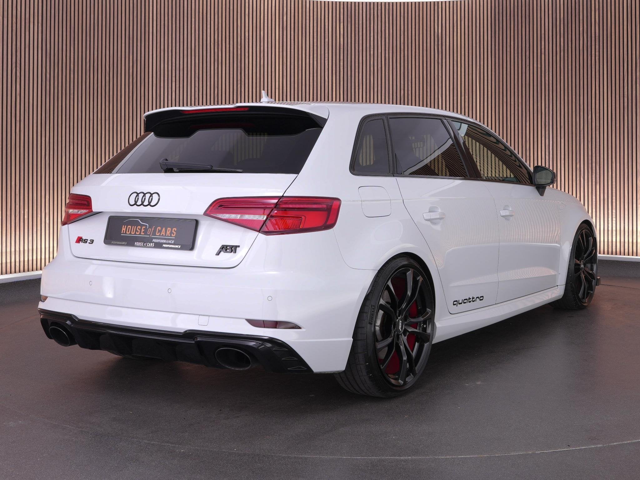 Audi RS3 Sportback 2.5 400pk TFSI quattro |RS-seats|ABT vere, Auto's, Automaat, Gebruikt, RS3, Wit