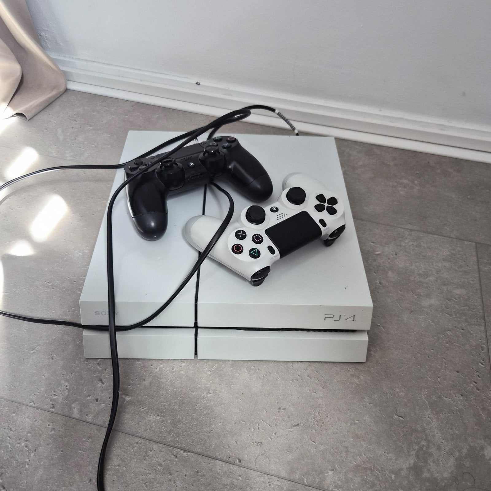PlayStation 4 met 2 controllers, Spelcomputers en Games, Ophalen of Verzenden, Zo goed als nieuw, Met 2 controllers, Original
