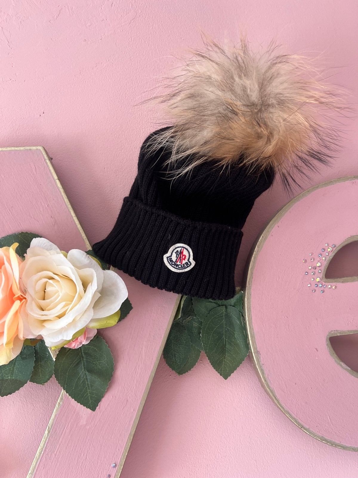 Moncler muts met pompon - Zo goed als nieuw, Ophalen of Verzenden, Zo goed als nieuw, 58 cm (L, 7¼ inch) of meer, Hoed