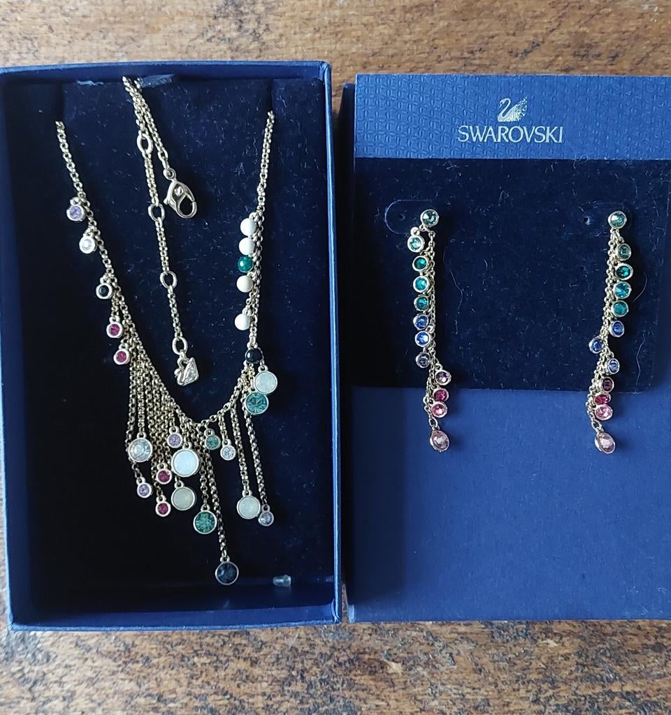 Swarovski ketting en oorbellen set met gekleurde kristallen, Met kristal, Overige materialen, Ophalen of Verzenden, Zo goed als nieuw