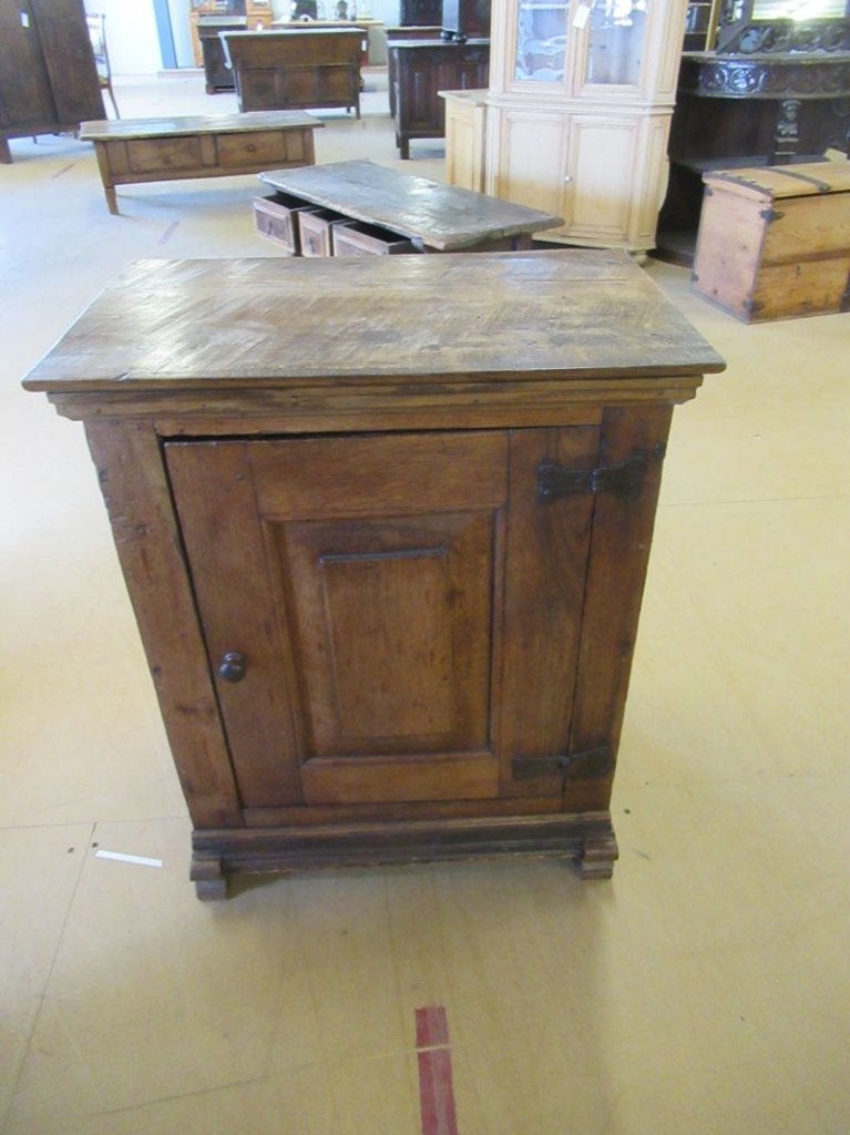 Oer 11846 ANTIEKE 18e eeuwse eikenhouten kleine spinde, Ophalen
