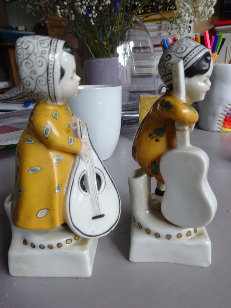 Goebel: Jongen met Bas en meisje met mandoline - ca 1920, Ophalen, Minder dan 20 cm, Gemerkt, Art deco