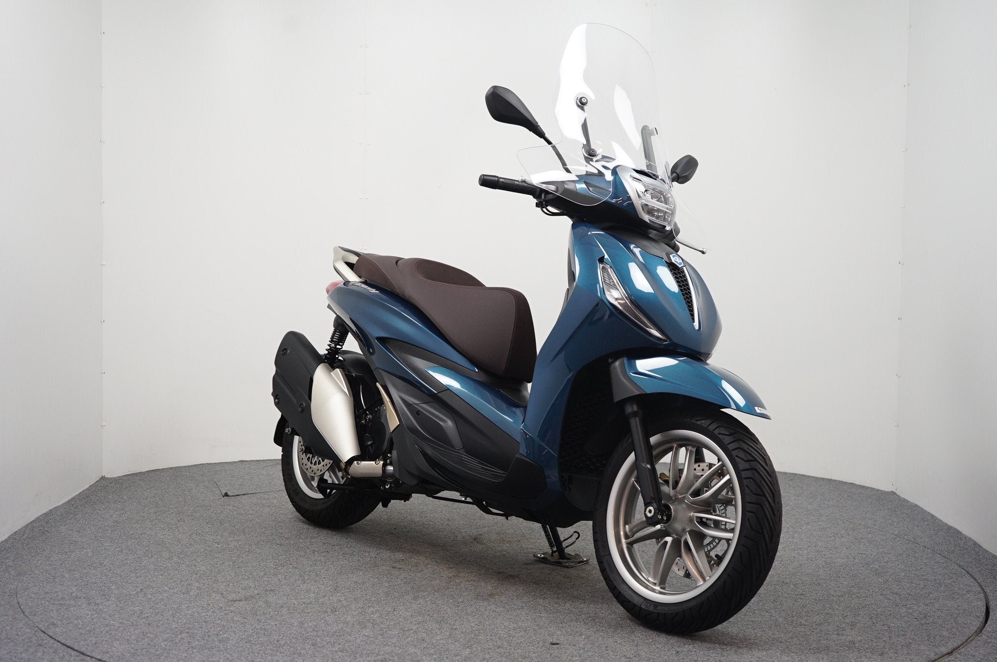Piaggio BEVERLY 400 HPE (bj 2024), Motoren, Motoren | Piaggio, Scooter, Bedrijf, 399 cc, ABS