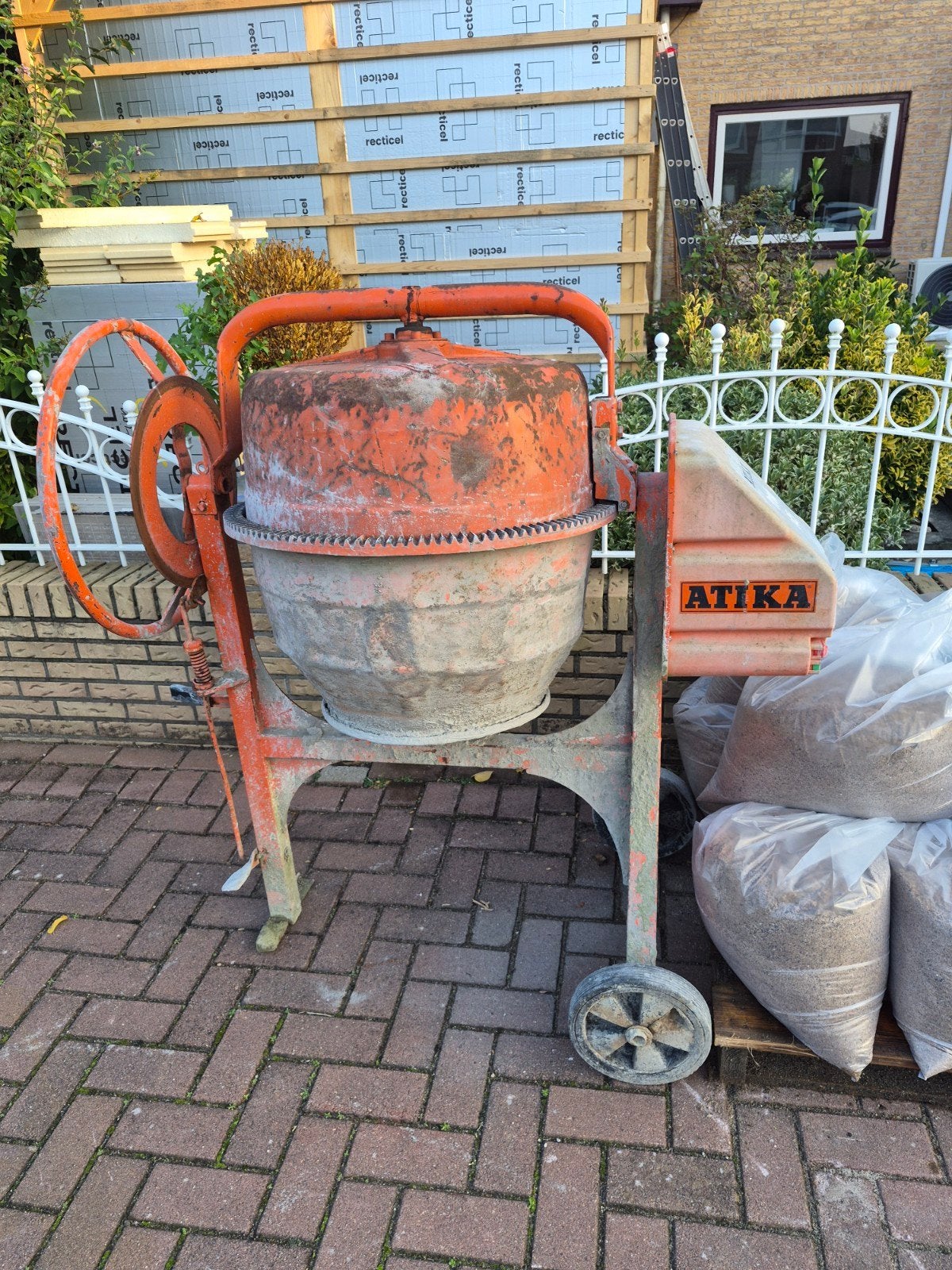 Atika Profi 145 Betonmolen - Betrouwbaar en Krachtig, Ophalen, Gebruikt