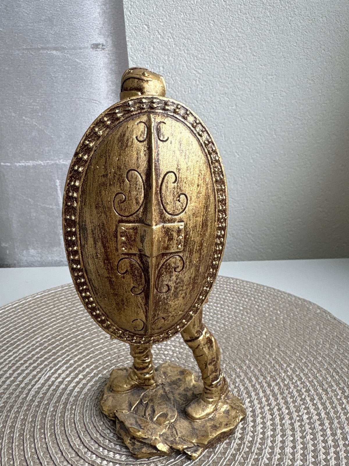 Foto 3 van Gouden Viking Beeldje met Schild en Zwaard