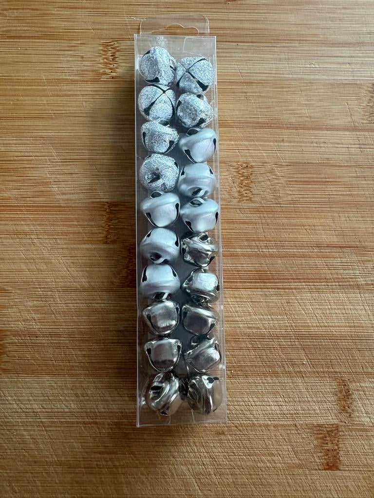 Zilverkleurige belletjes voor knutselen, Ophalen of Verzenden, Nieuw