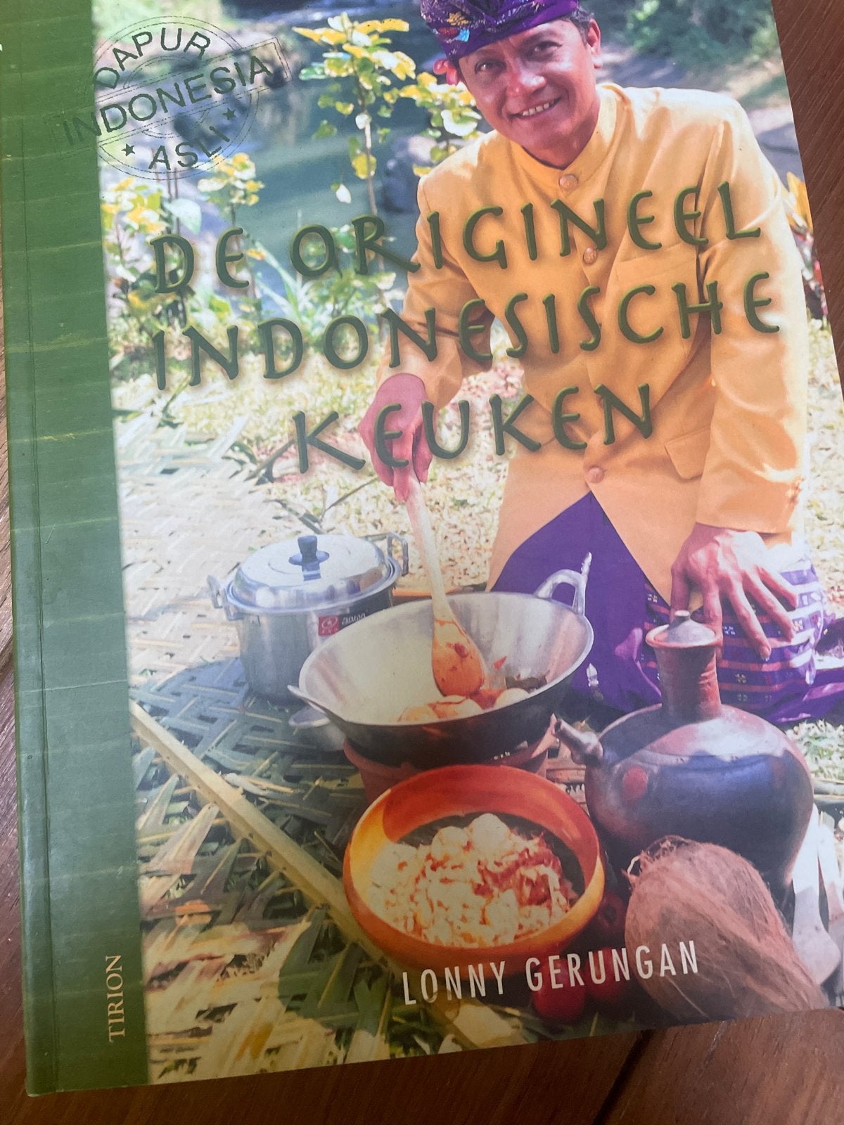 De Origineel Indonesische Keuken - Lonny Gerungan, Boeken, Kookboeken, Ophalen of Verzenden, Gelezen, Azië en Oosters, Hoofdgerechten