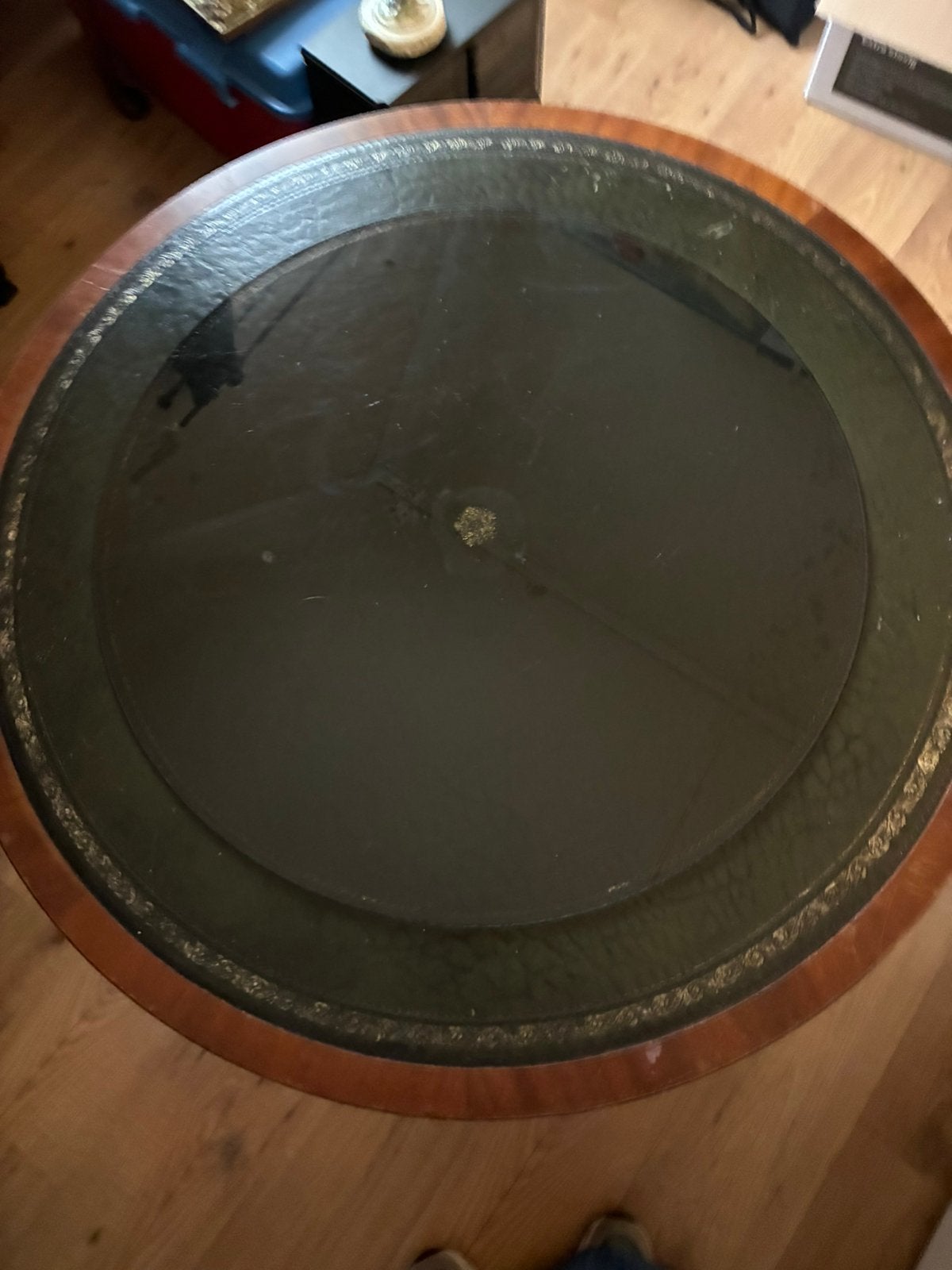 Ronde lage tafel, Ophalen
