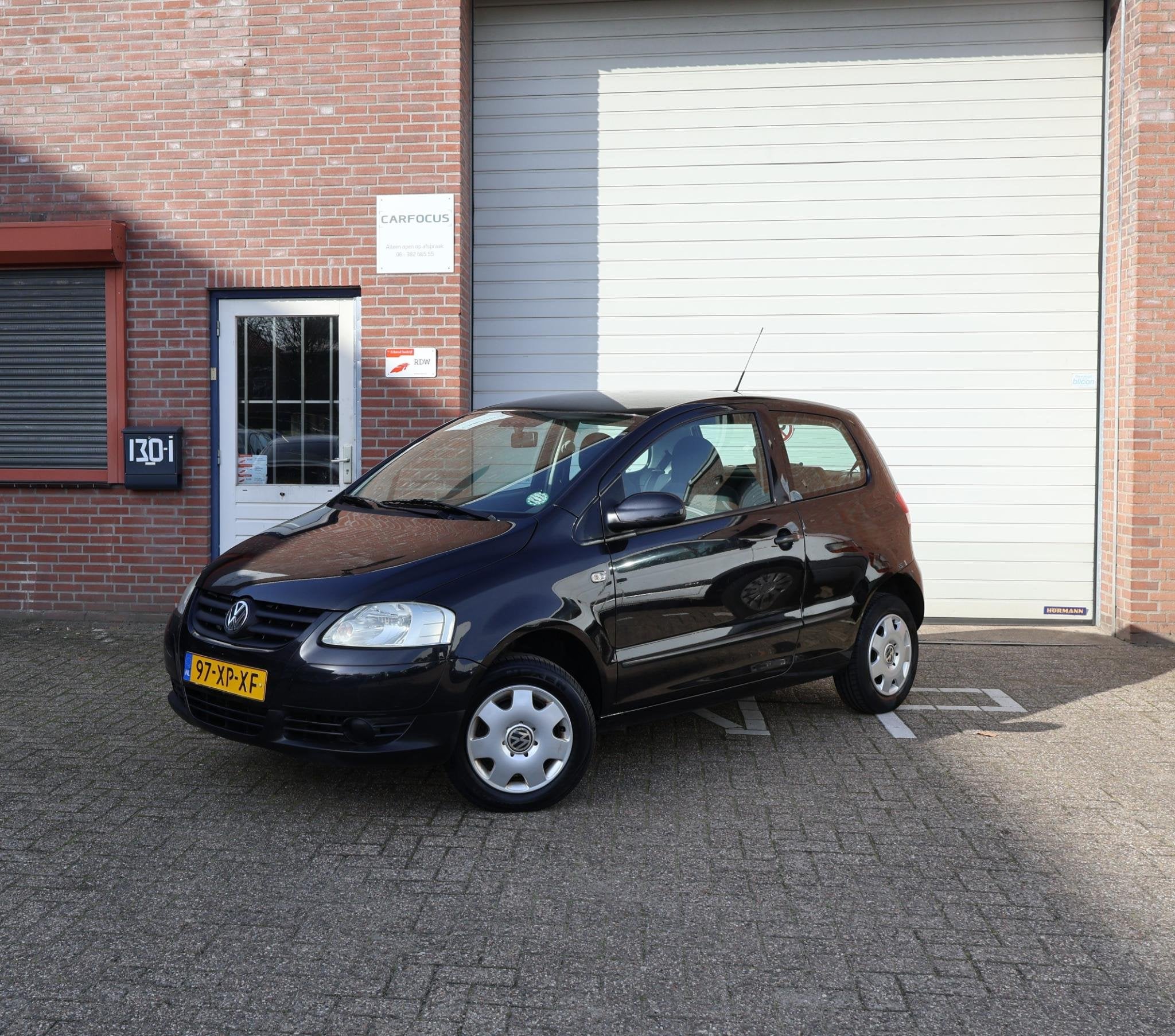 Volkswagen Fox 1.2 Trendline 2e eigenaar NAP Airco APK, Auto's, Stof, Zwart, 4 stoelen, 1198 cc