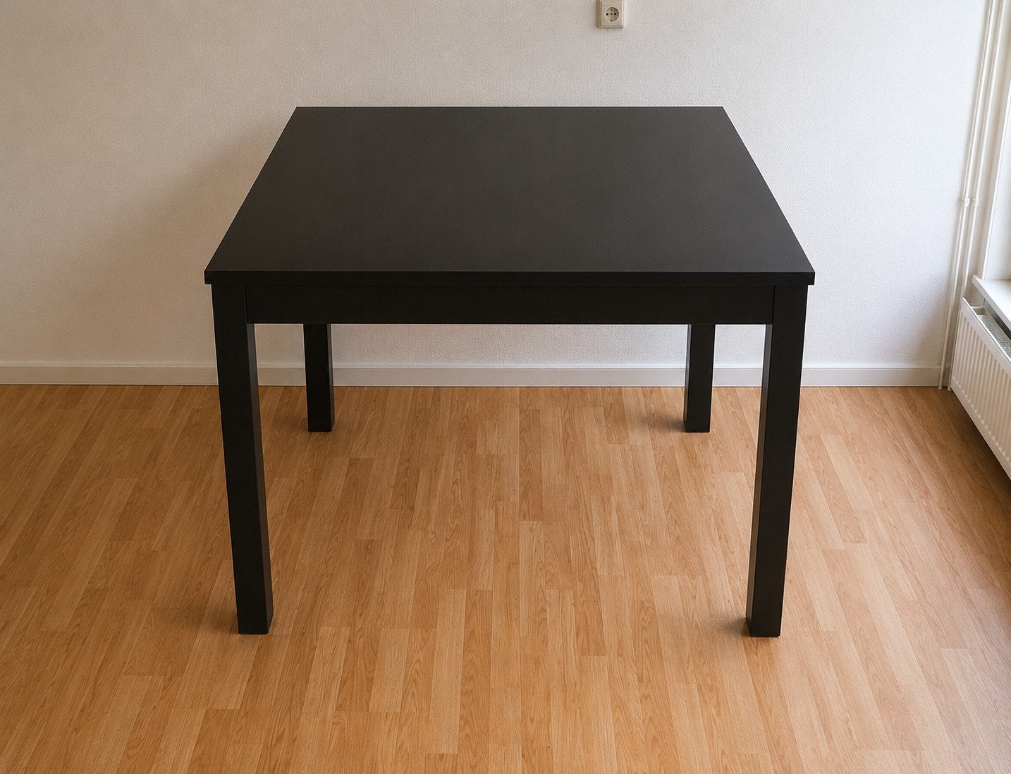Hoge zwarte vierkante tafel ikea, Huis en Inrichting, Tafels | Eettafels, Ophalen, Vierkant, Zo goed als nieuw, Vier personen