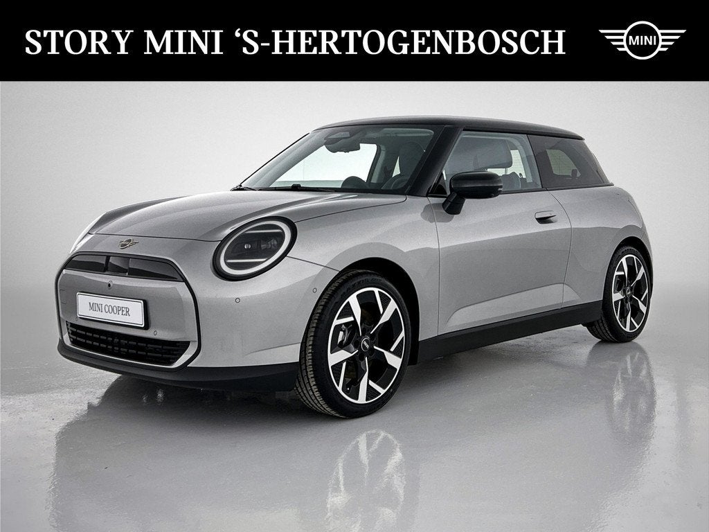 MINI Hatchback Cooper E / Classic / Pakket L / 18 inch Slide, Auto's, Stof, Zwart, 4 stoelen, Nieuw