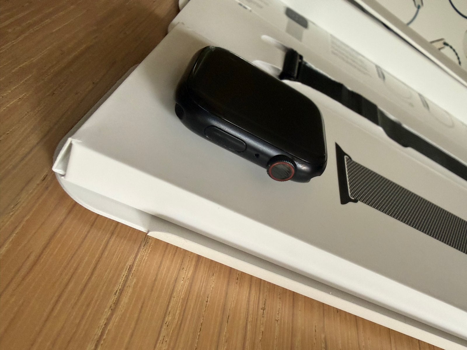 Foto 7 van Apple Watch Series 8 Midnight Aluminium 45mm + Milanese Band