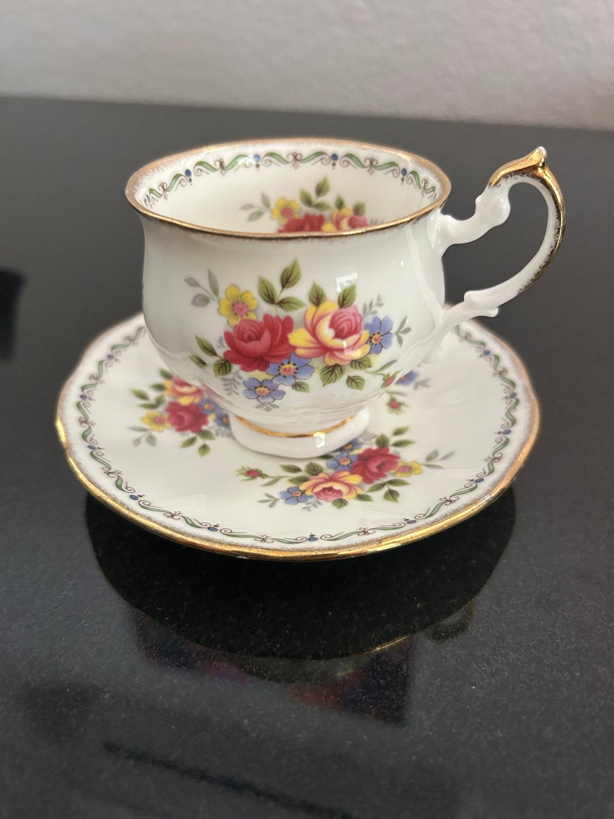 Elizabethan 'Jacqueline' theekop en schotel, Antiek en Kunst, Ophalen