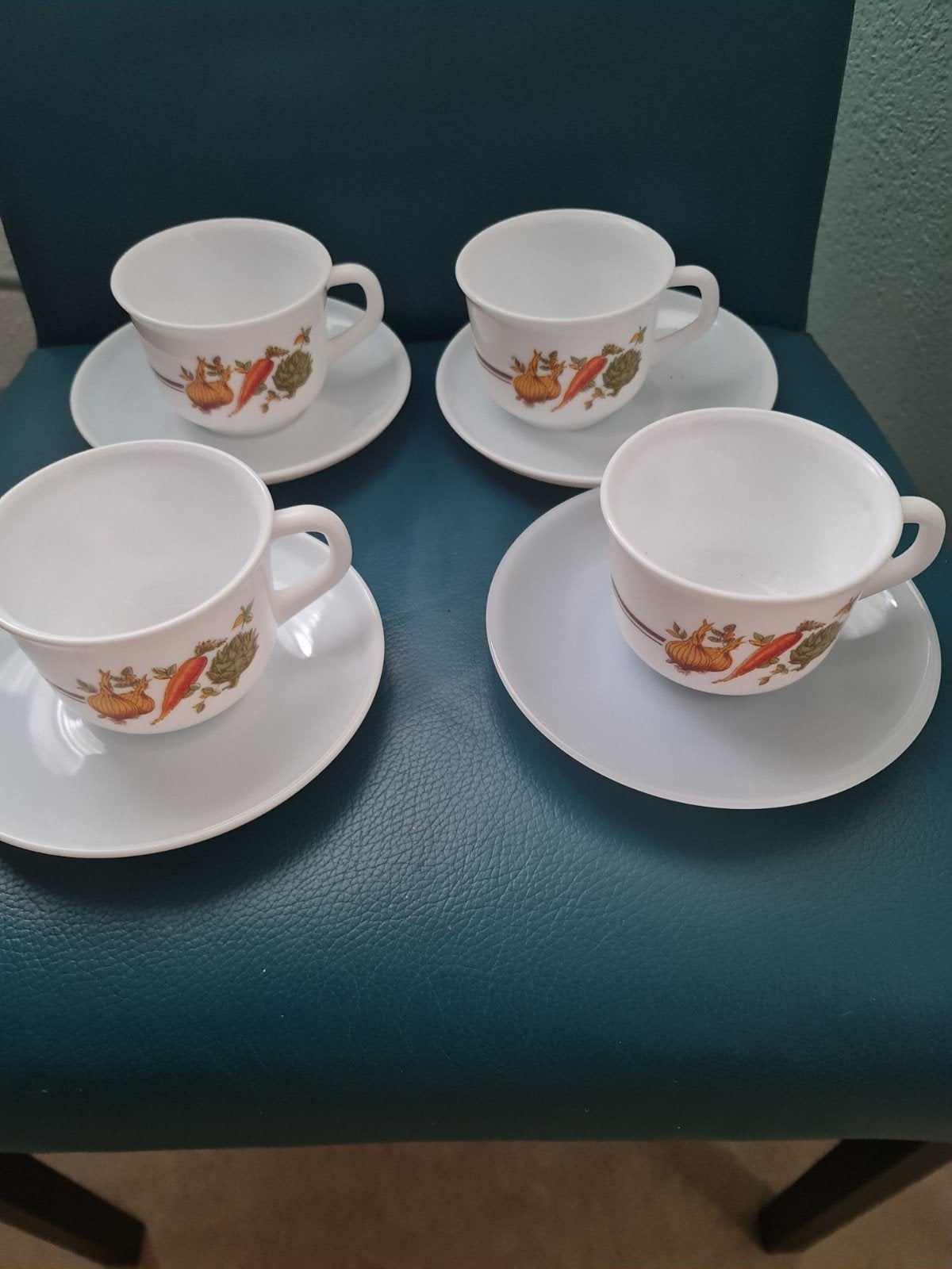 Vintage kop en schotel set - bloemen en groenten decor, Ophalen of Verzenden
