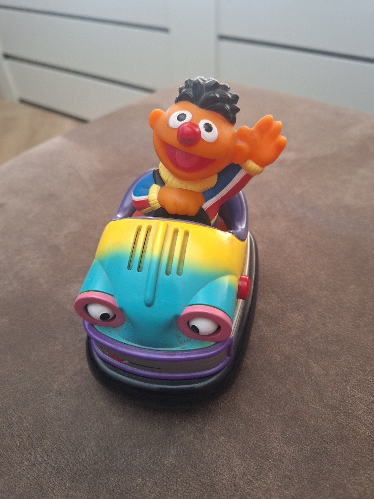 Ernie in botsauto - Sesamstraat speelgoed (defect), Ophalen of Verzenden, Gebruikt