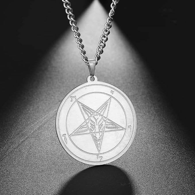 Baphomet hanger aan ketting nieuw in verpakking., Ophalen, Overige materialen, Nieuw, Kruis of Symbool