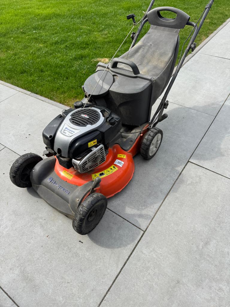 Husqvarna R 152SV Benzine Grasmaaier Briggs & Stratton, Tuin en Terras, Grasmaaiers, Ophalen, Cirkelmaaier, Gebruikt, 50 cm of meer