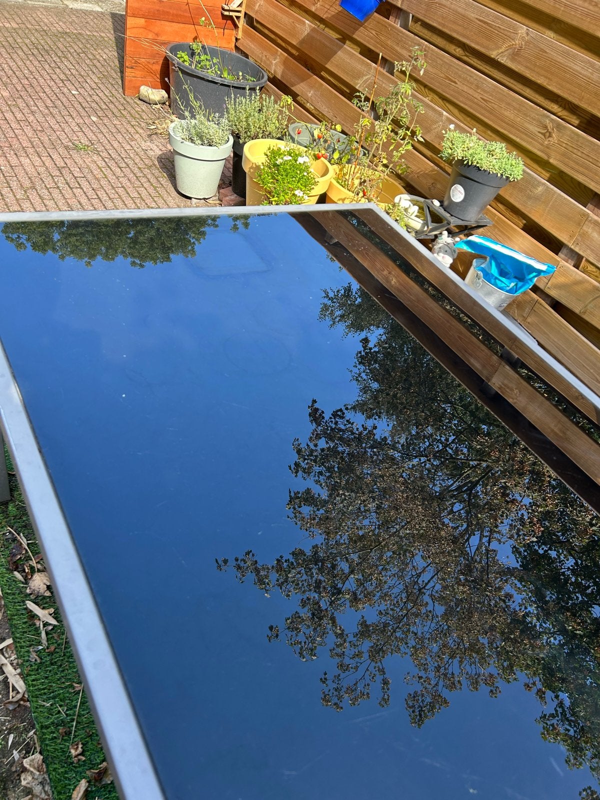 Foto 5 van Aluminium tuintafel met zwart veiligheidsglas (157x97,5 cm)