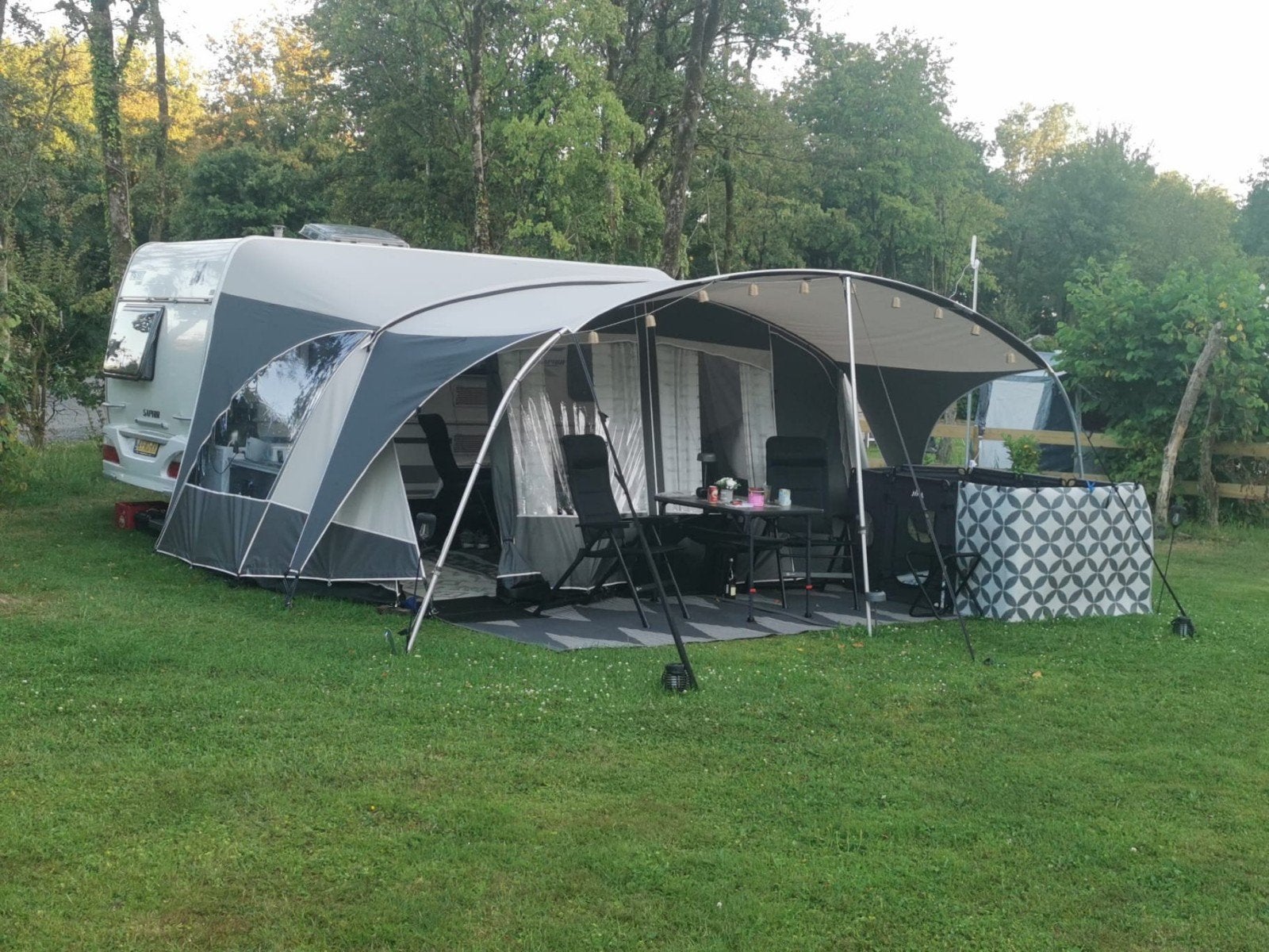 Caravan Fendt Saphir 450 bj 2009 .. voortent en luifel mei 2, Standaardzit, Dwarsbed, Particulier, Kachel