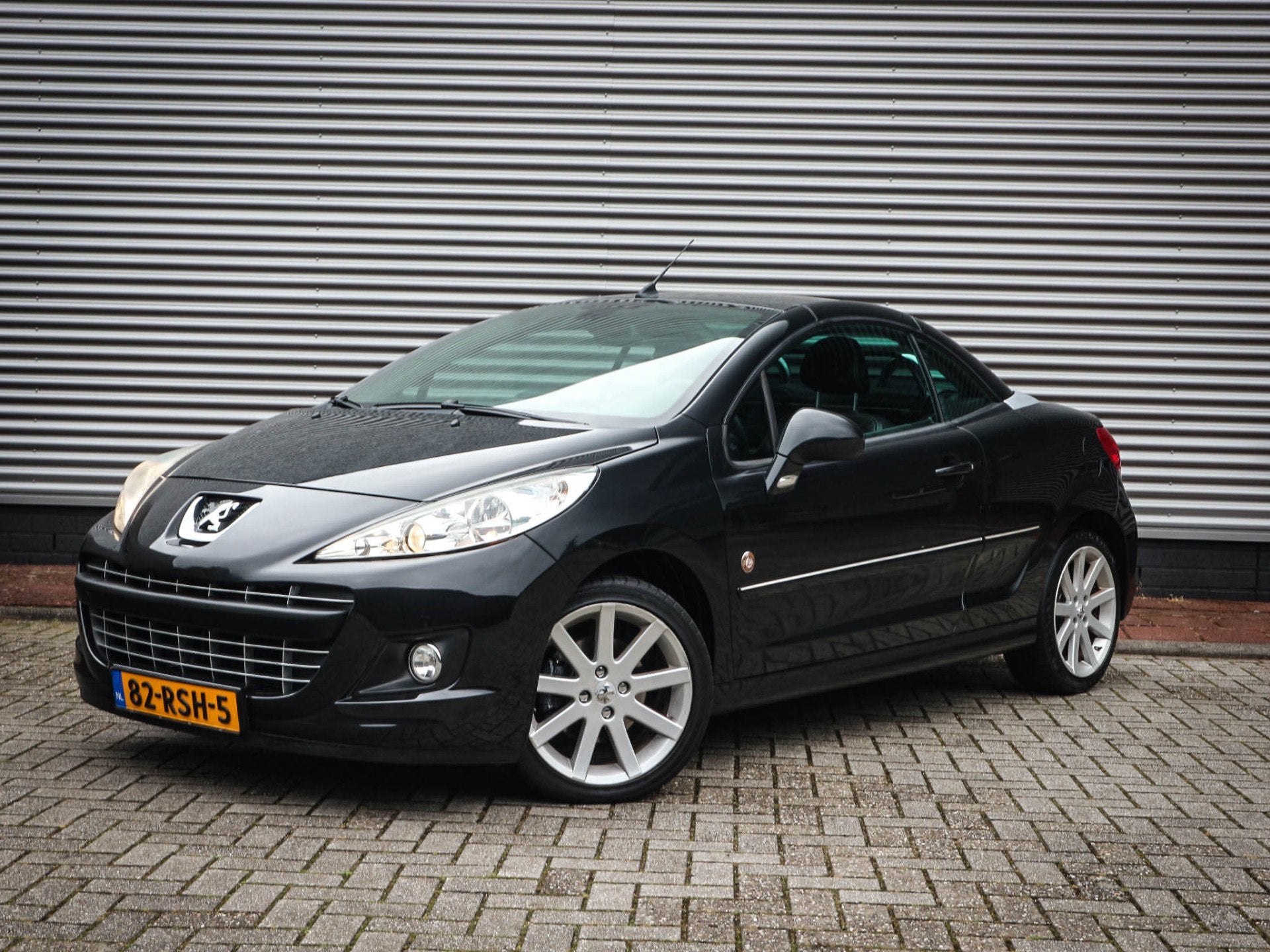 Peugeot 207 CC 1.6 VTi Roland Garros | Clima | Cruise | Leer, Euro 5, Gebruikt, Zwart, 4 cilinders