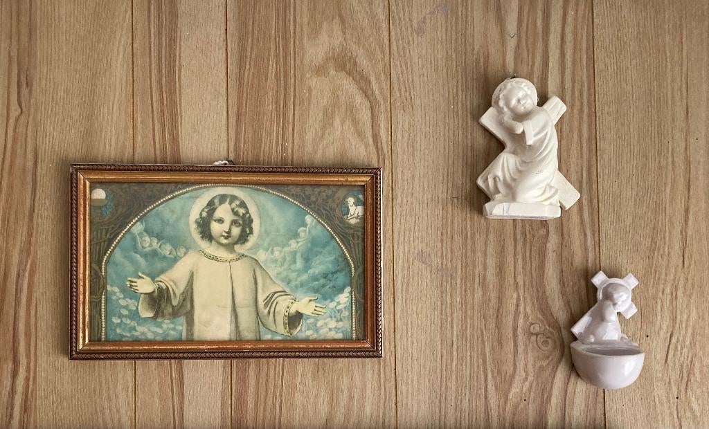Brocante prent & beeldje Kindje Jezus en wijwatervaatje, Verzamelen, Ophalen of Verzenden, Gebruikt, Overige typen, Christendom | Katholiek