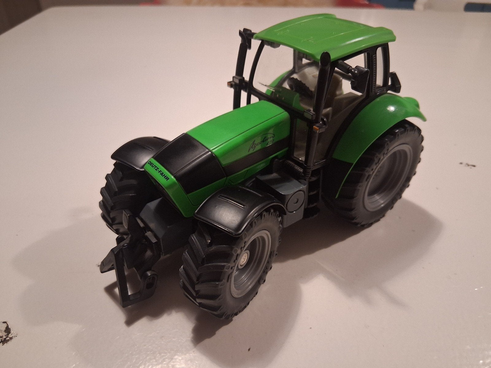 Siku Farmer 1:32 Deutz Agrotron, Hobby en Vrije tijd, Modelauto's | 1:32, Ophalen of Verzenden, Zo goed als nieuw, Tractor of Landbouw