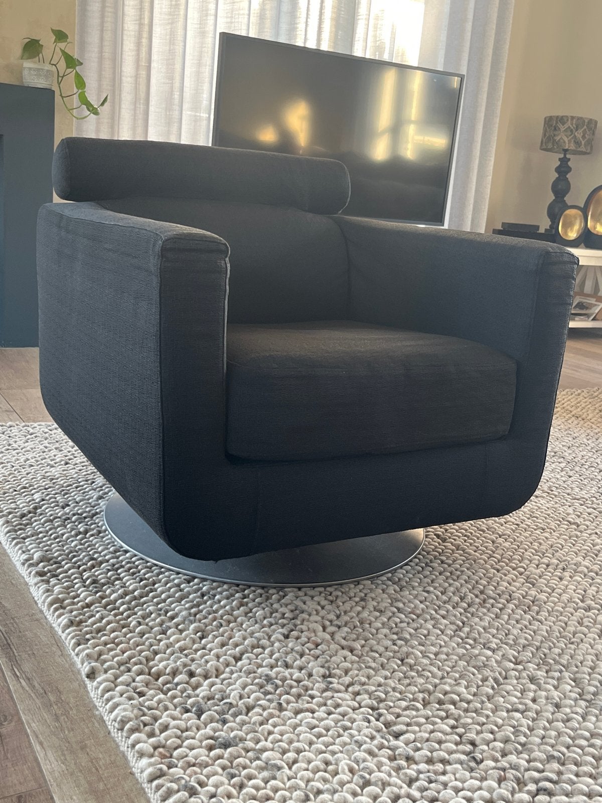 Natuzzi fauteuil met hocker - Zwart, Ophalen, Gebruikt, Stof, 75 tot 100 cm