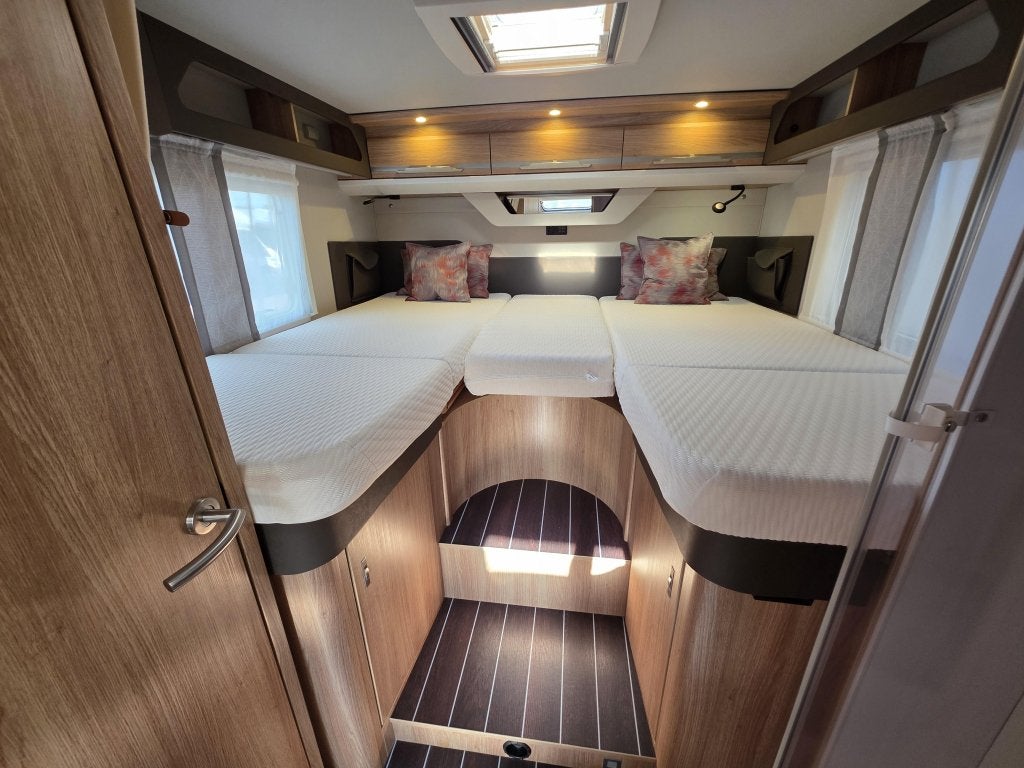 Knaus Sky TI 700 MEG Platinum Selection, Automaat, ESP-stabiliteitscontrole, Fiat, 7 tot 8 meter