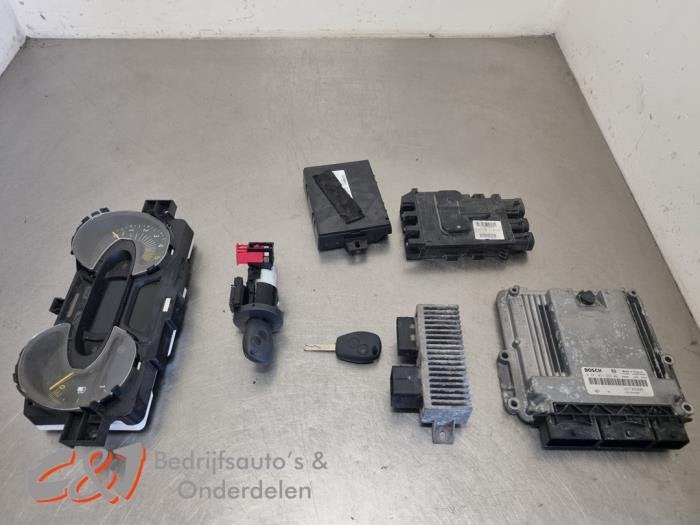 Kontaktslot + computer van een Renault Trafic, Gebruikt, -, Renault, -