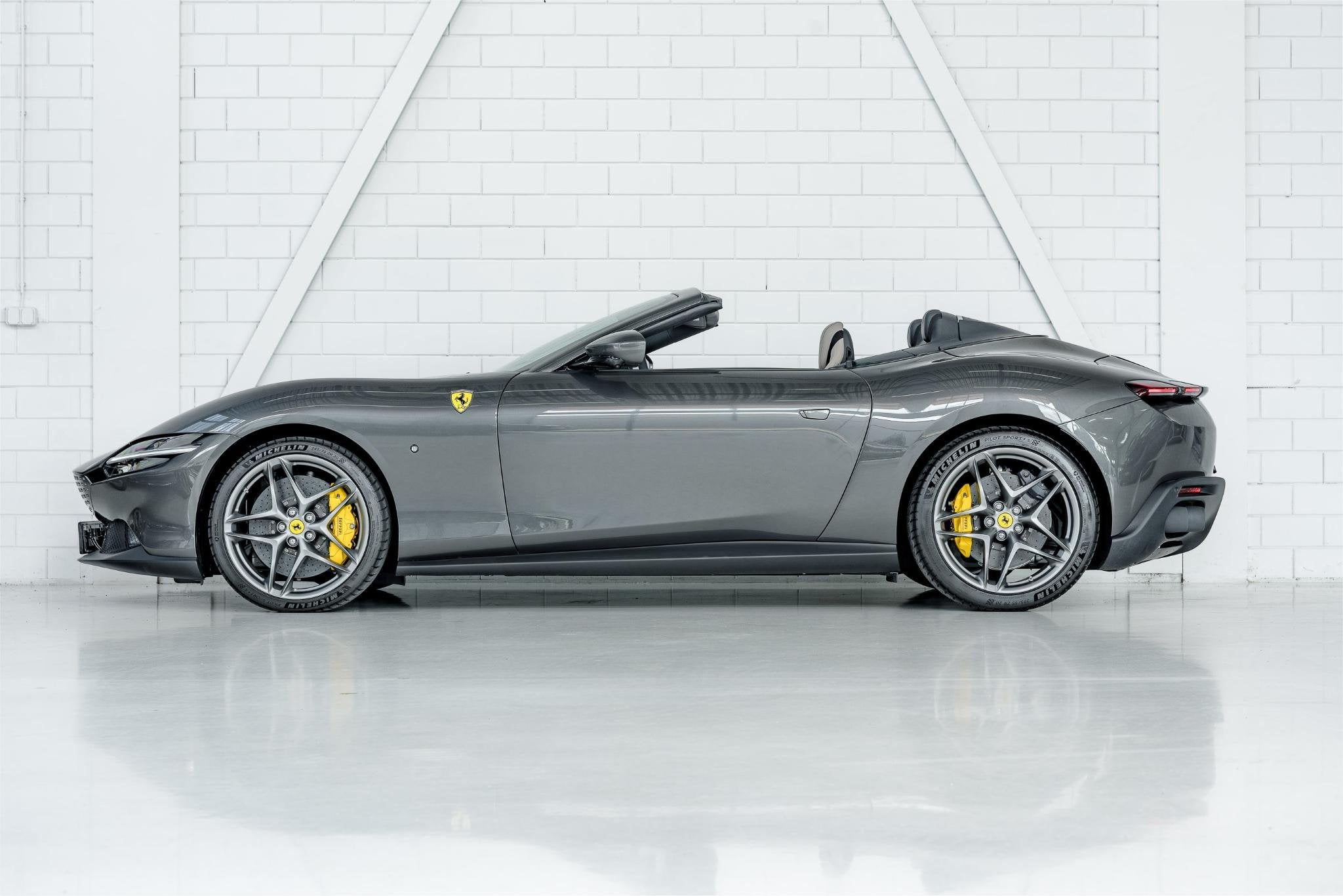 Ferrari Roma Spider l Canna di Fucile Historical Colour l Sc, Auto's, Ferrari, Automaat, 1556 kg, Gebruikt, 8 cilinders