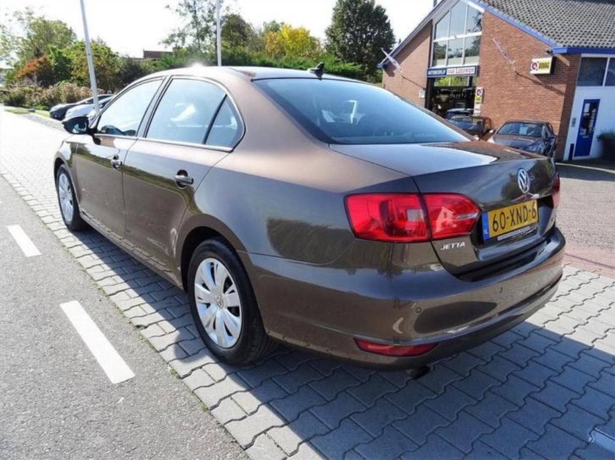 Foto 5 van Volkswagen Jetta 1.2TSI 77KW H6 2012 Bruin