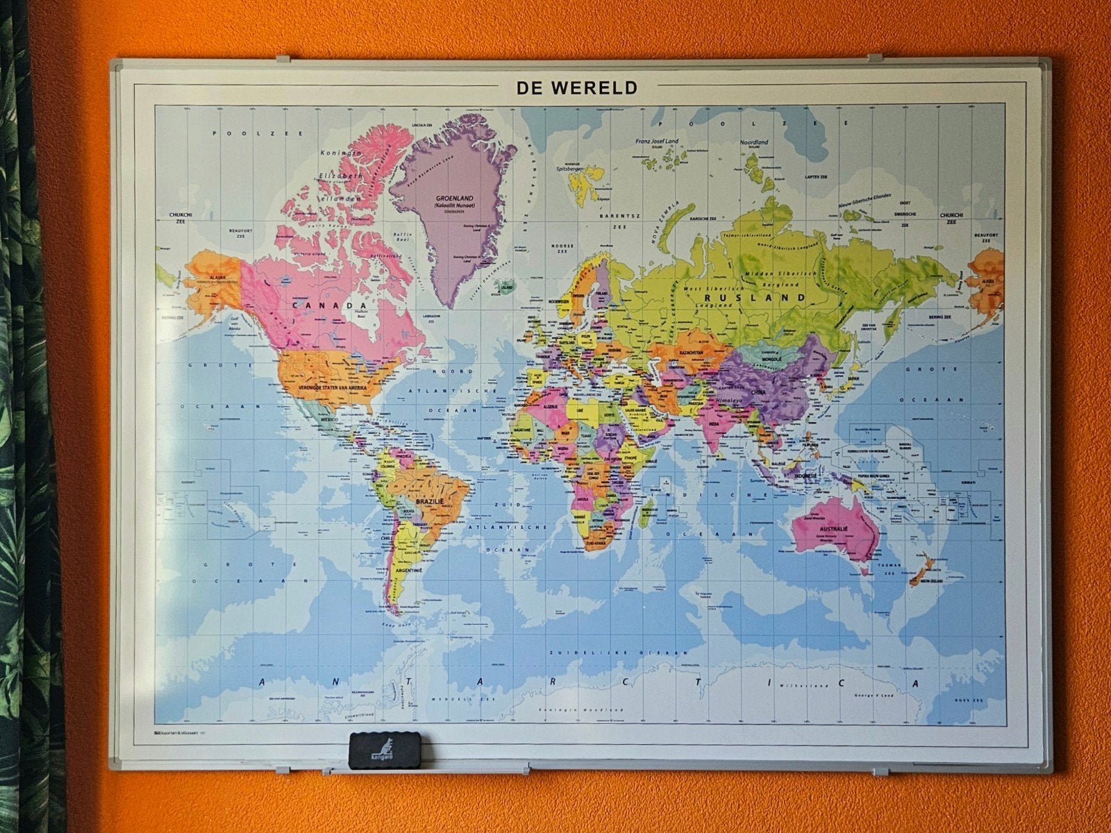 Wereldkaart (staatkundig) op magnetisch whiteboard (140x100), Ophalen, Zo goed als nieuw, Whiteboard