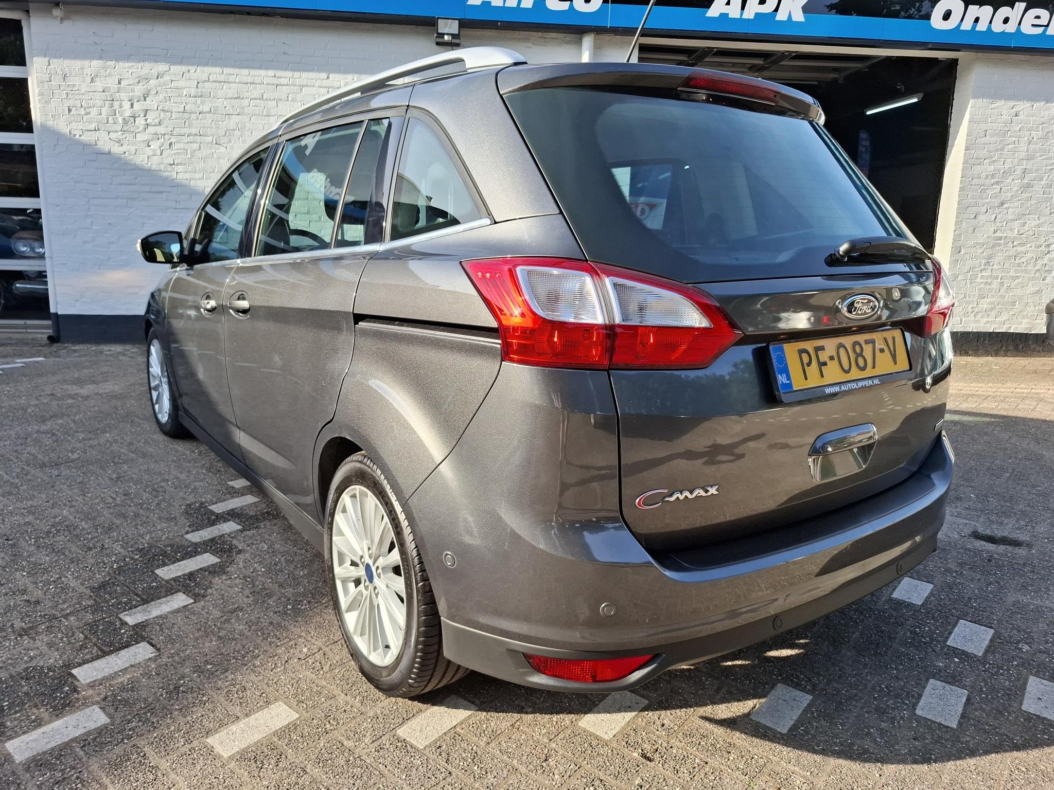 Ford Grand C-Max 1.0 Titanium /Nieuwe apk/ Nieuwe distributi, Auto's, Voorwielaandrijving, 745 kg, Gebruikt, Euro 6