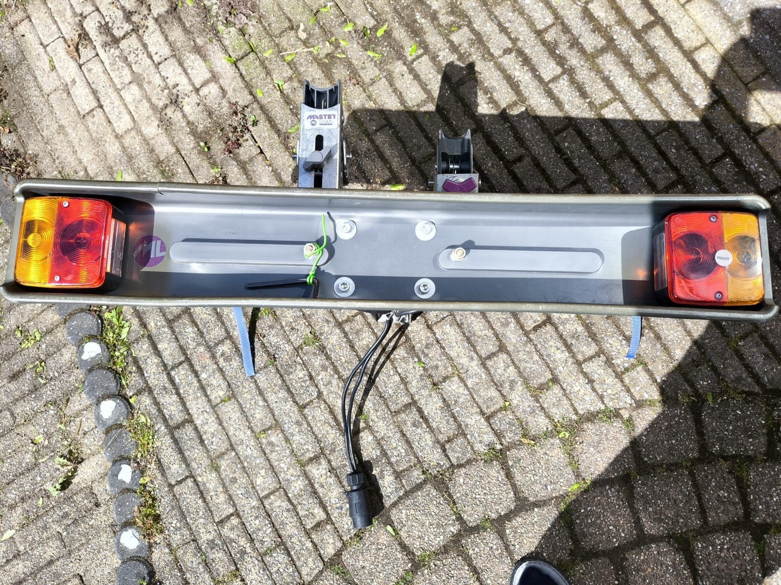 Degelijke fietsendrager voor twee fietsen, Ophalen, Trekhaakdrager
