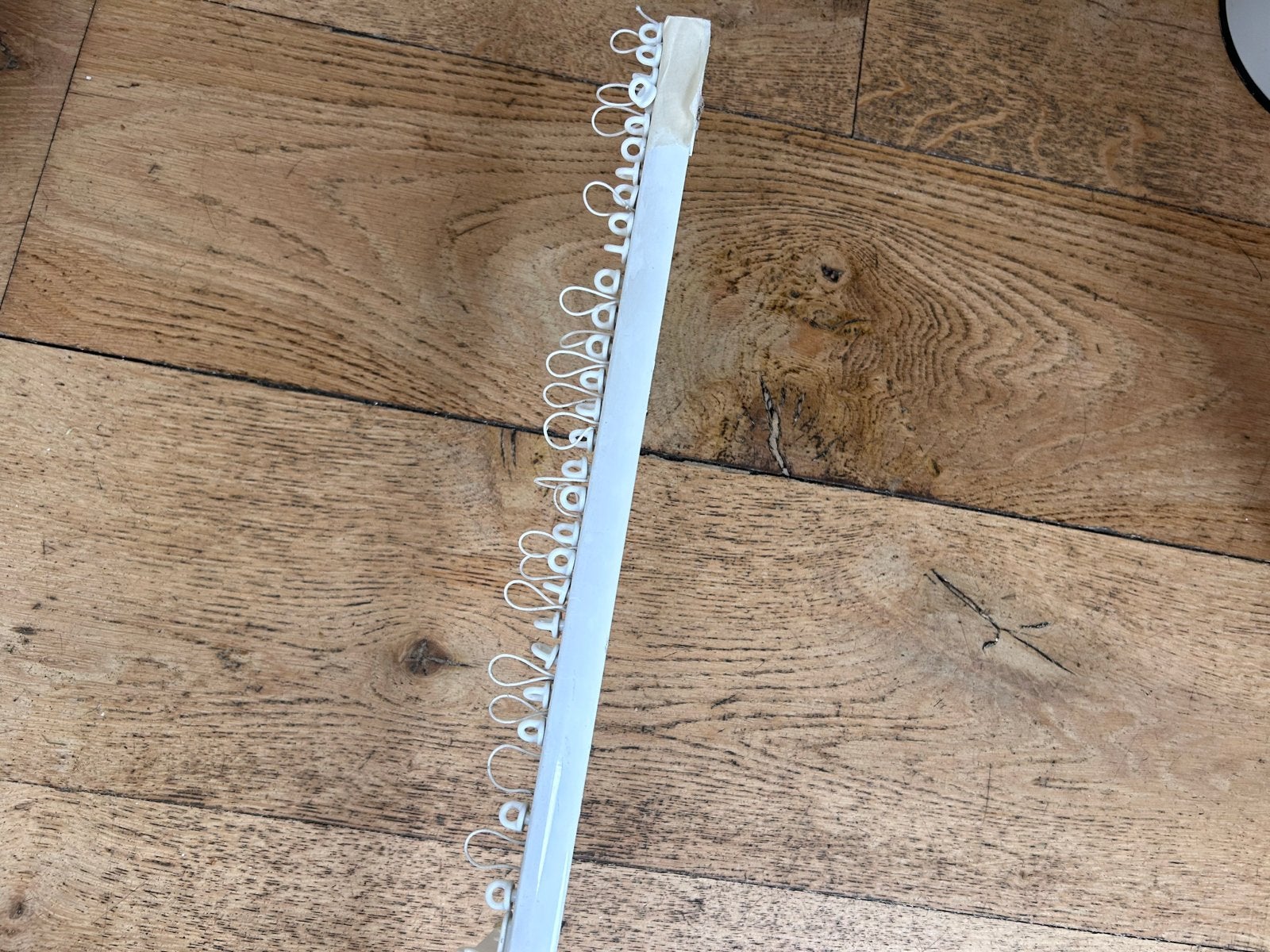 Gratis Gordijnrail 4 meter met haken, Ophalen, Met haken, Gebruikt, Wit