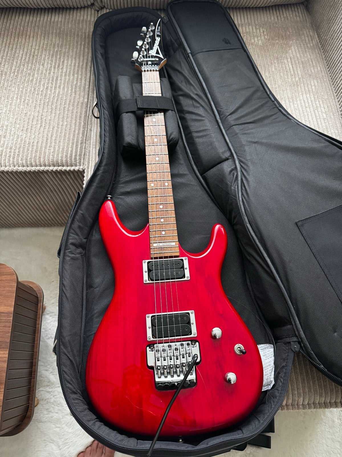 Ibanez Joe Satriani Signature Gitaar + Leren Hardcase, Ophalen of Verzenden, Zo goed als nieuw, Solid body, Ibanez