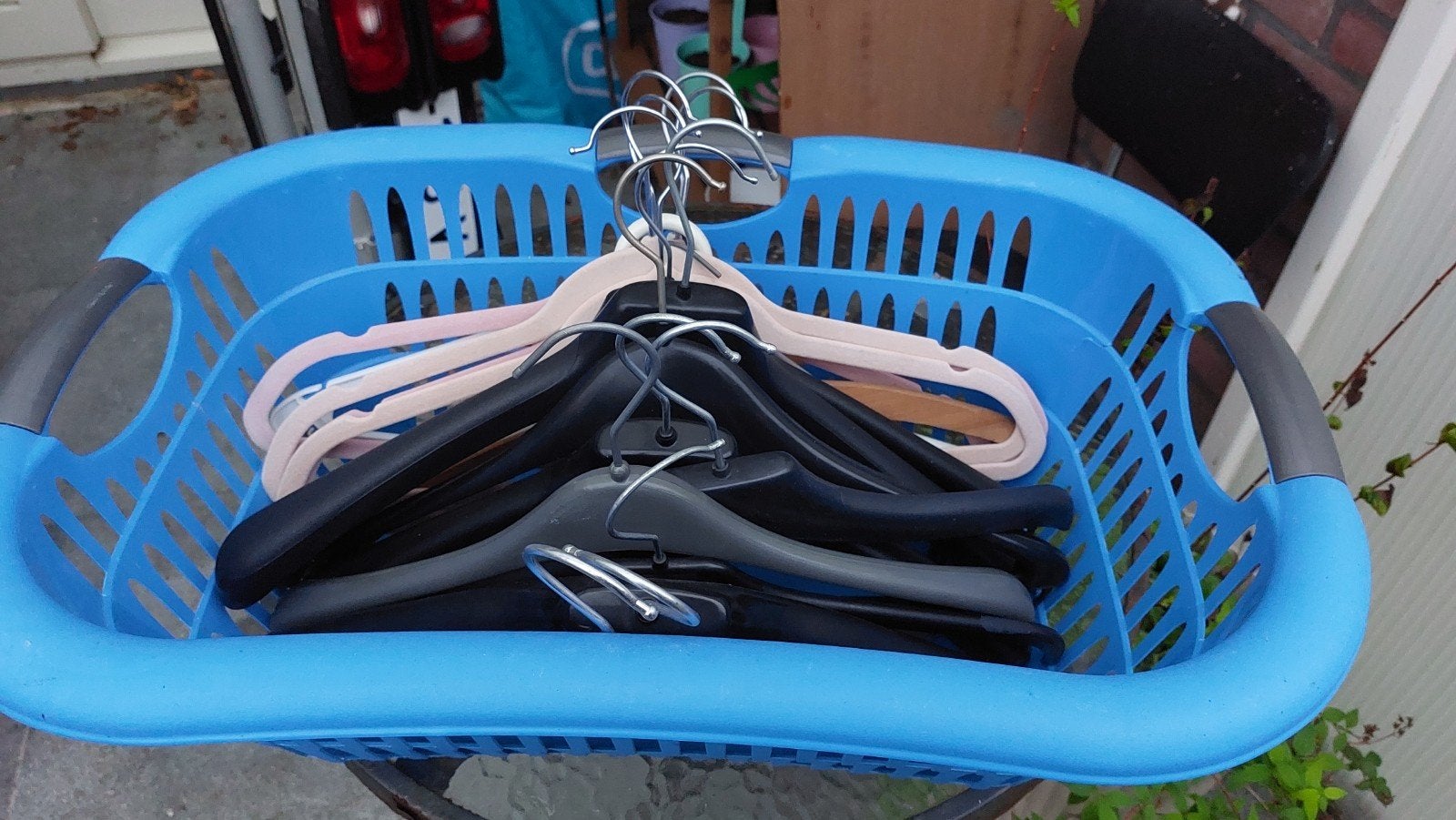 * 17 kledinghangers gratis *, Ophalen