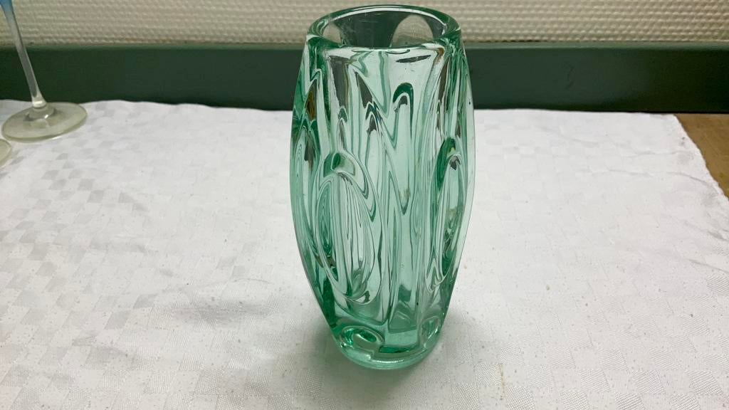 Sklo vaas groen, brocante. Bullet vaas, Ophalen of Verzenden, Minder dan 50 cm, Groen, Glas