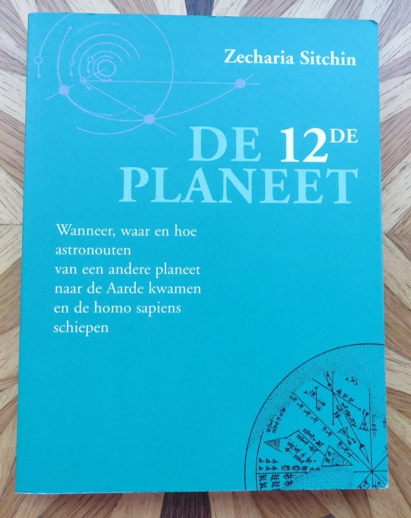 De 12de Planeet - hoe astronauten naar de Aarde kwamen, Achtergrond en Informatie, Ophalen of Verzenden, Zo goed als nieuw, Overige onderwerpen